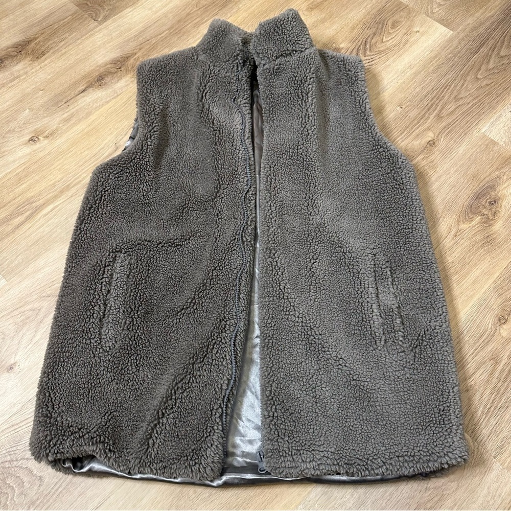JANICE Grey Faux Fur Full Zip Vest OS